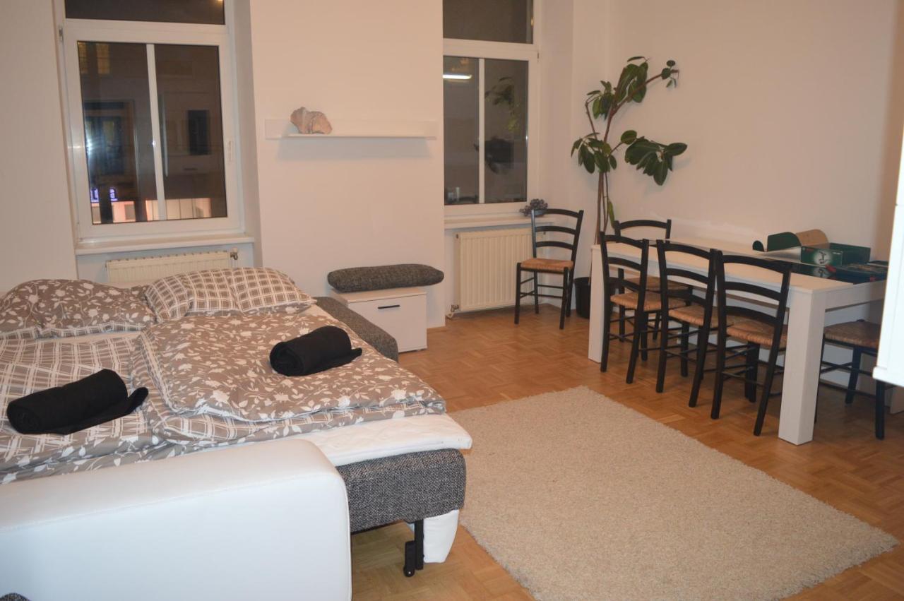 Nette Altbauwohnung Nur 10 Min Von Der City Wien Exterior foto